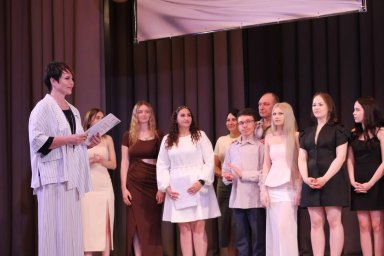 Судья М.М. Клименкова вручила дипломы выпускникам Красноярского юридического техникума